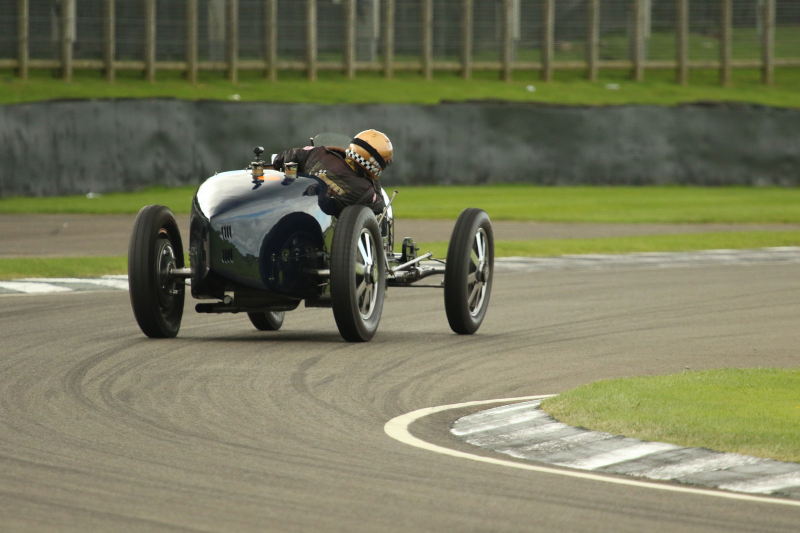 Illustration for article titled The Vintage Racing At The Goodwood Revival Is Simply The Best